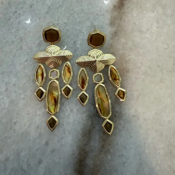 Kendra Scott Monica Gold Statement Earrings in Brown Mix - Picture 1 of 3